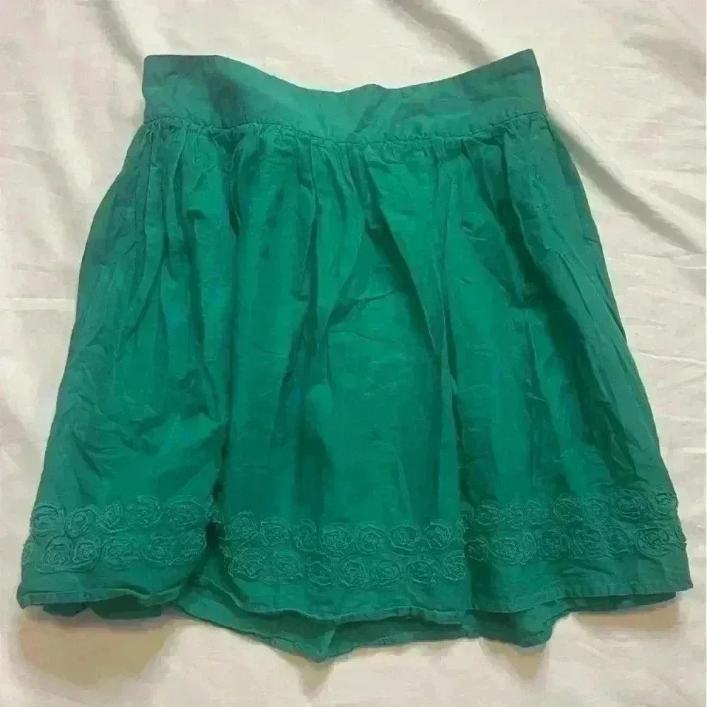 Forever 21 Women’s Skirt Size Small Green